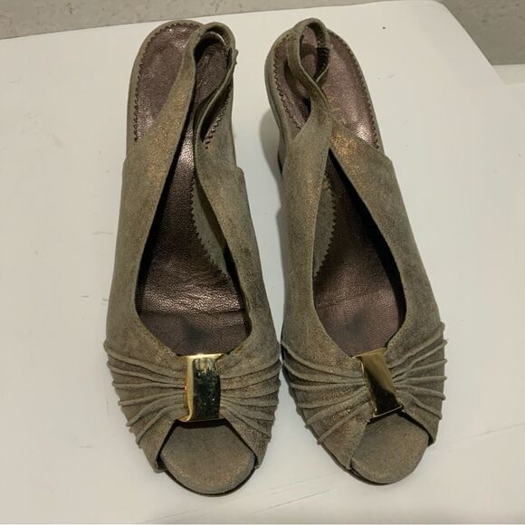 Amalfi by Rangoni gray  suede Open Toe Low Wedge Shoes Sandals Size 7.5 Italy - Picture 2 of 6